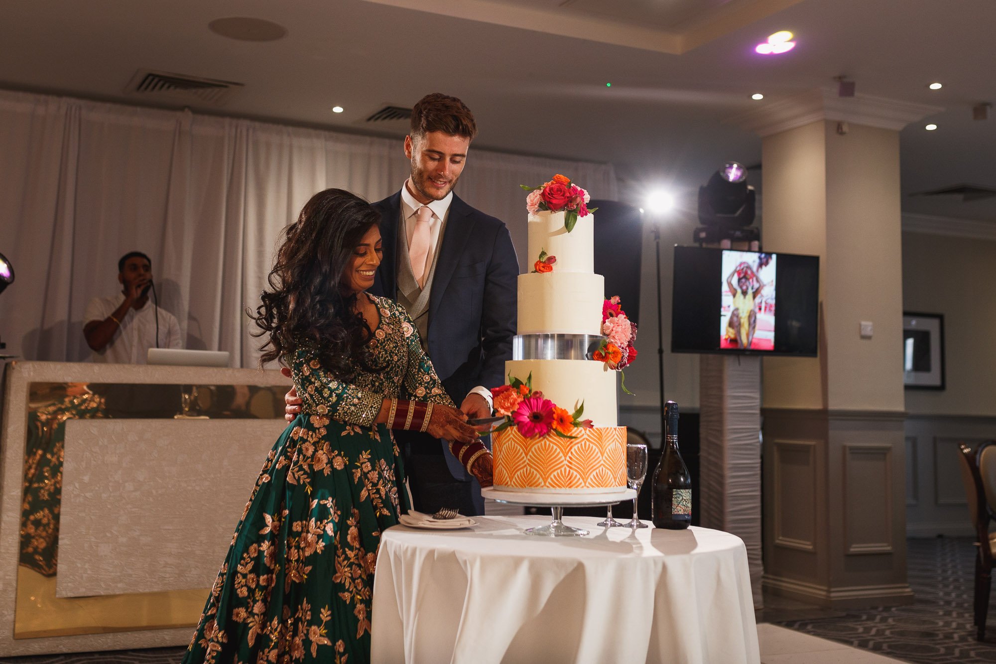 De Vere Wokefield Estate, Asian wedding photographer, reception, cake cutting, Paari Cakes
