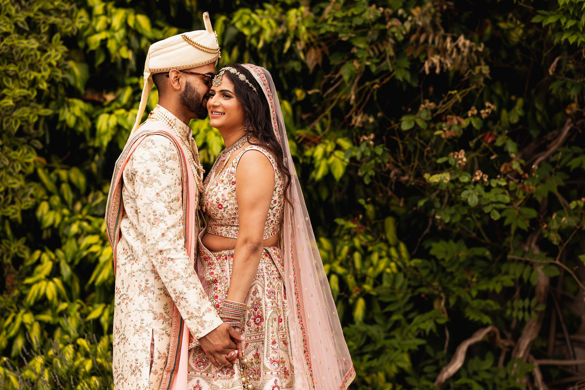 Northbrook Park, Hindu Wedding & Reception, Documentary Wedding Photographer, couples portraits
